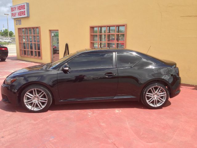 Scion tC 2011 photo 3