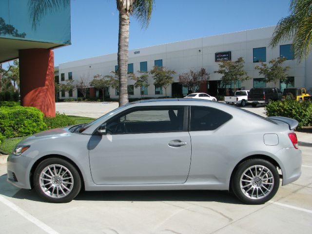 Scion tC 2012 photo 2