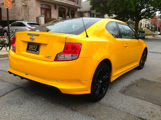 Scion tC 2012 photo 2
