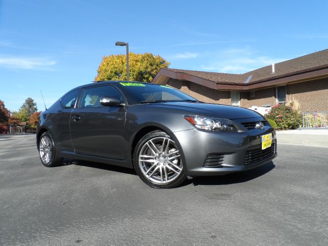 Scion tC 2012 photo 2