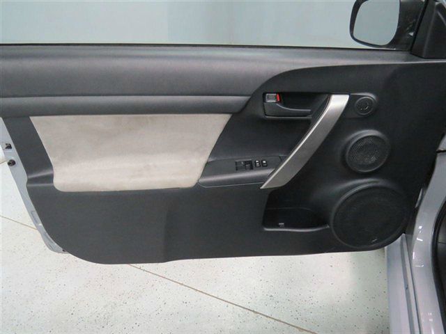 Scion tC 2012 photo 5