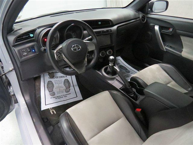 Scion tC 2012 photo 6
