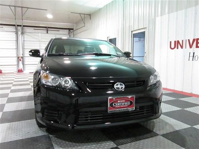 Scion tC 2013 photo 1