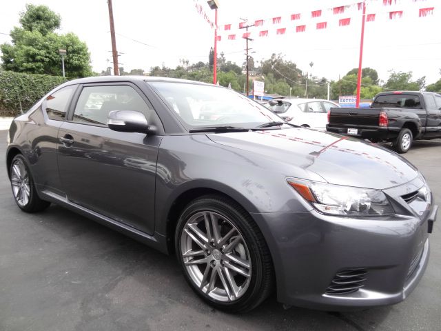 Scion tC 2013 photo 1