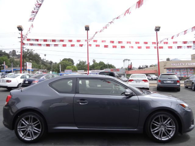 Scion tC 2013 photo 2