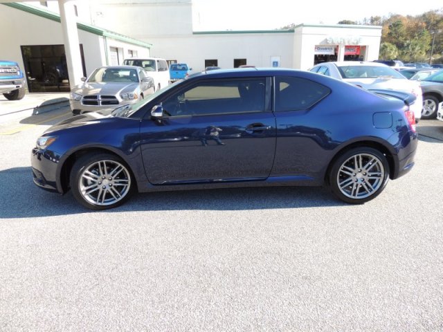 Scion tC 2013 photo 1
