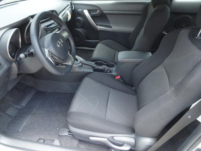 Scion tC 2013 photo 1