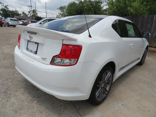 Scion tC 2013 photo 4