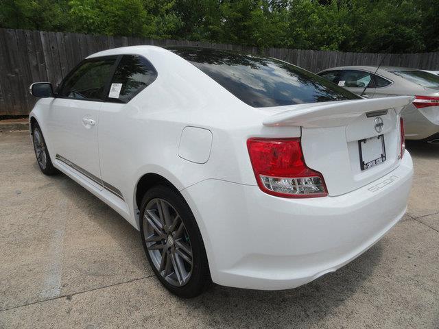 Scion tC 2013 photo 5