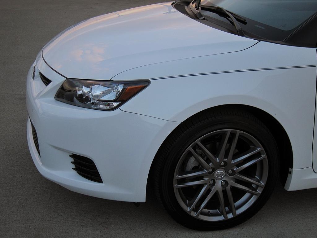 Scion tC 2013 photo 1