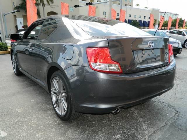 Scion tC 2013 photo 1