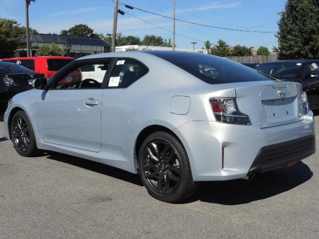 Scion tC 2014 photo 1