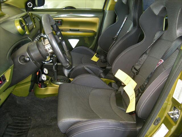 Scion xA 2004 photo 1