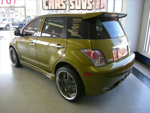 Scion xA 2004 photo 3