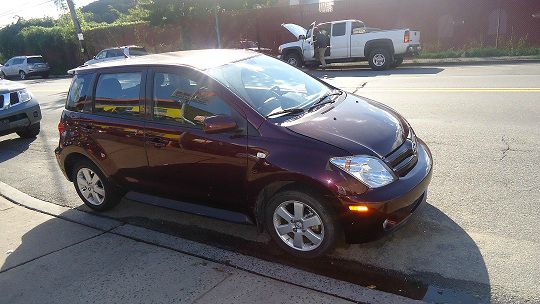 Scion xA 2004 photo 2