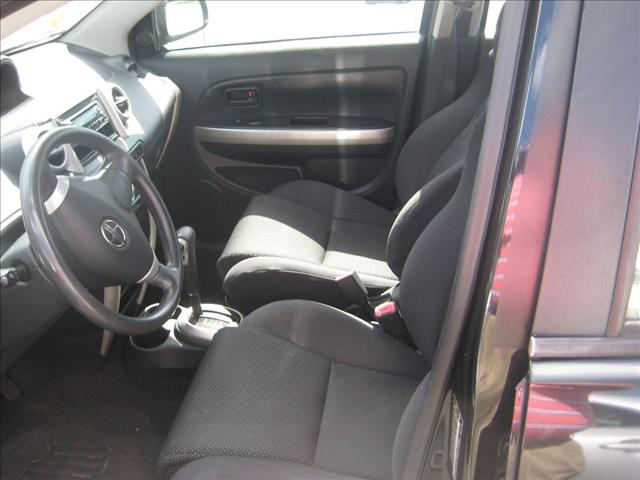 Scion xA 2005 photo 3