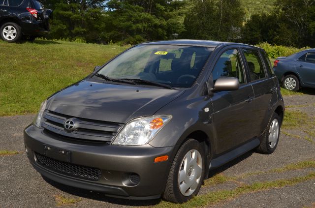 Scion xA 2005 photo 3