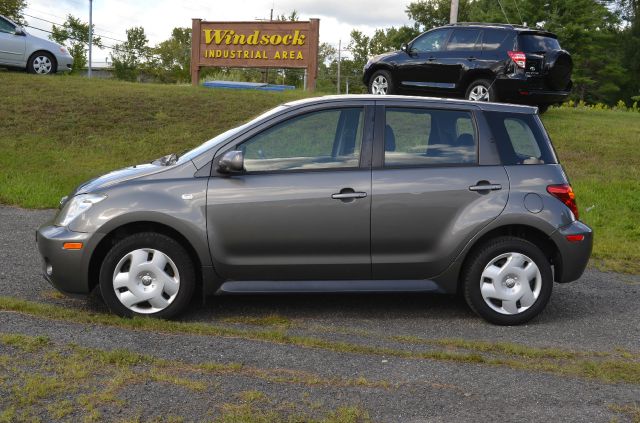 Scion xA 2005 photo 4