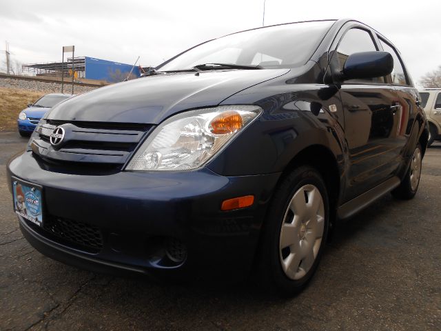 Scion xA 2005 photo 4