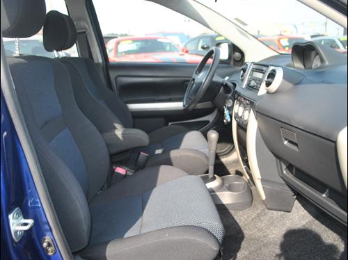 Scion xA 2005 photo 2