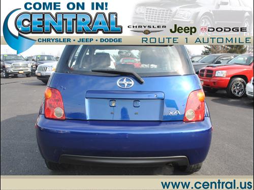 Scion xA 2005 photo 3