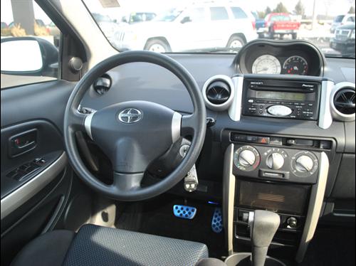 Scion xA 2005 photo 4