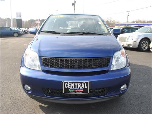 Scion xA 2005 photo 5