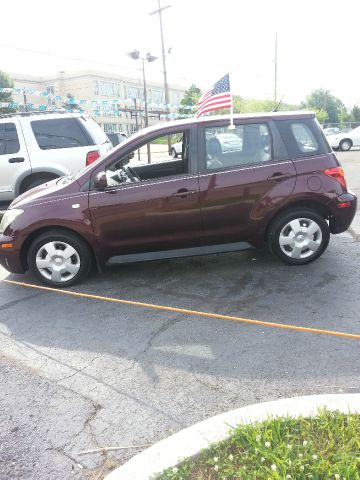 Scion xA 2005 photo 1