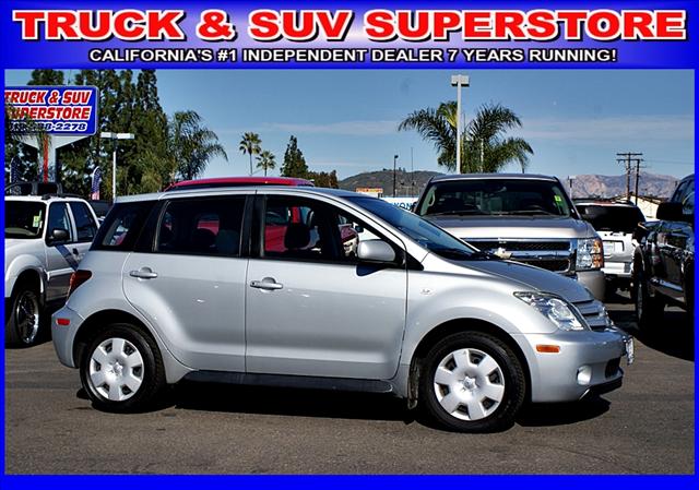 Scion xA 2005 photo 2