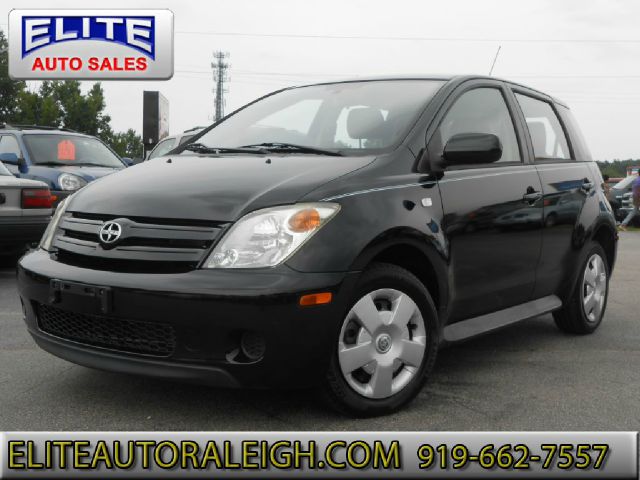 Scion xA 2005 photo 1
