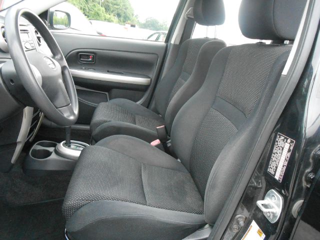 Scion xA 2005 photo 2