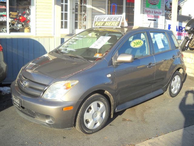 Scion xA 2005 photo 4