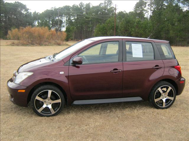 Scion xA 2005 photo 2