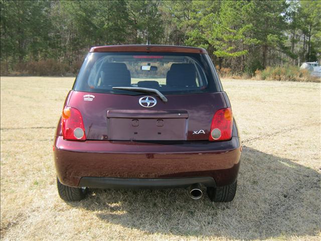 Scion xA 2005 photo 3