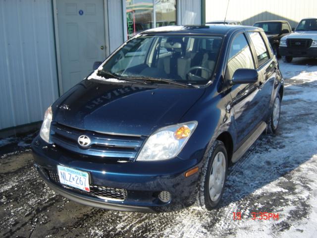 Scion xA 2005 photo 1