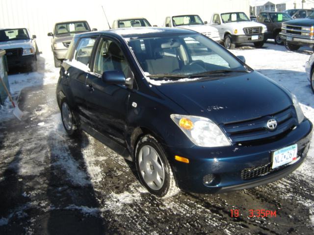 Scion xA 2005 photo 2