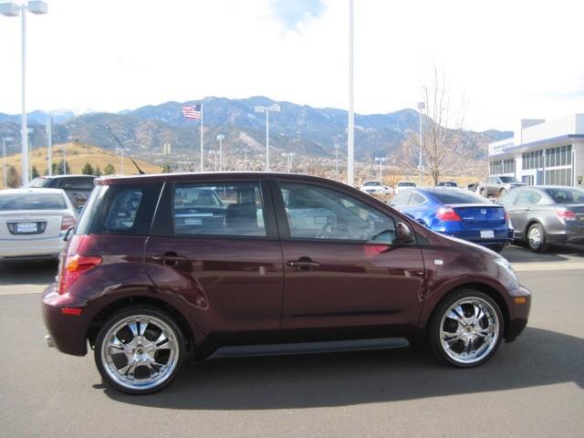 Scion xA 2005 photo 1