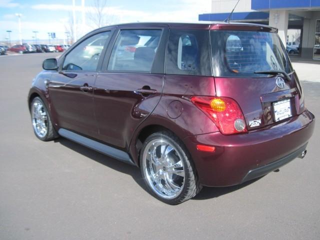 Scion xA 2005 photo 3