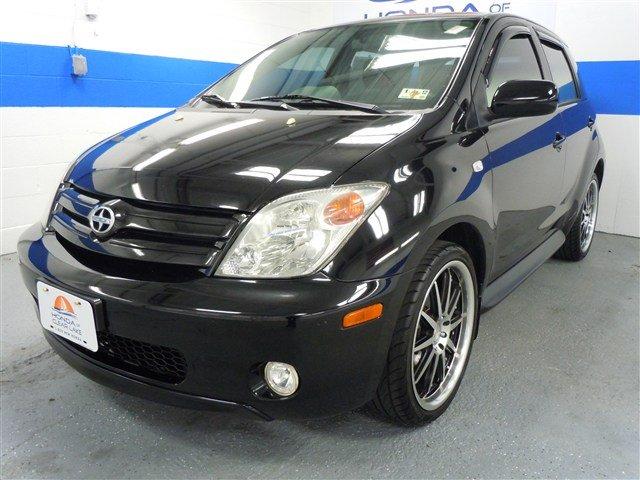 Scion xA 2005 photo 1