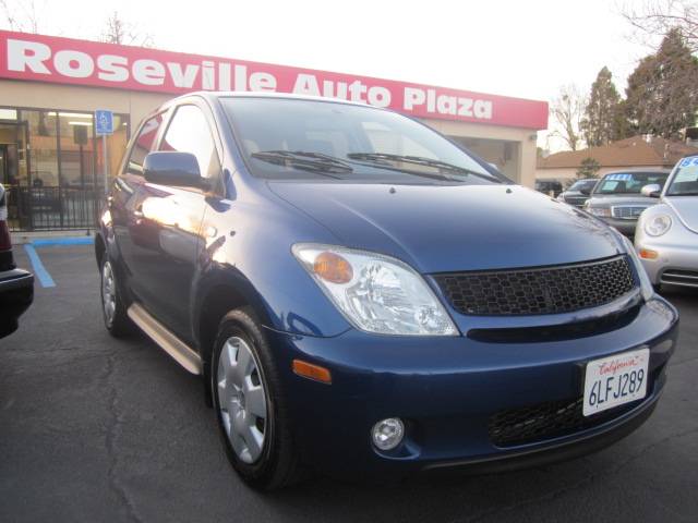 Scion xA Base Hatchback