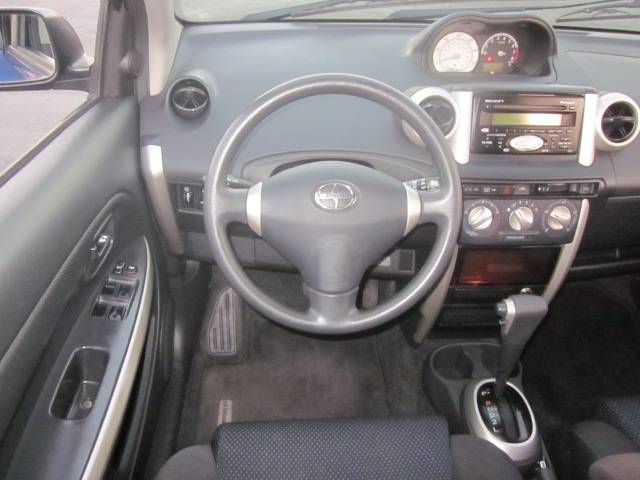 Scion xA 2005 photo 3