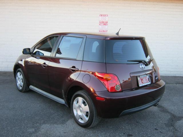 Scion xA 2005 photo 1