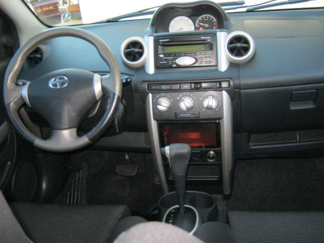 Scion xA 2005 photo 4