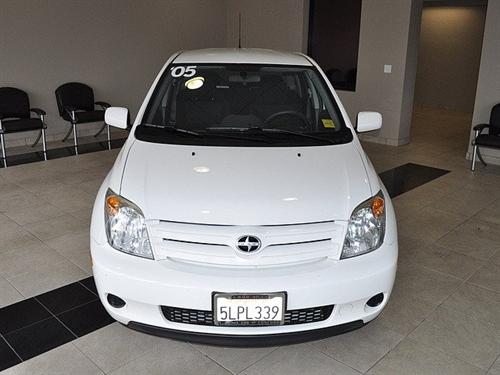 Scion xA 2005 photo 1