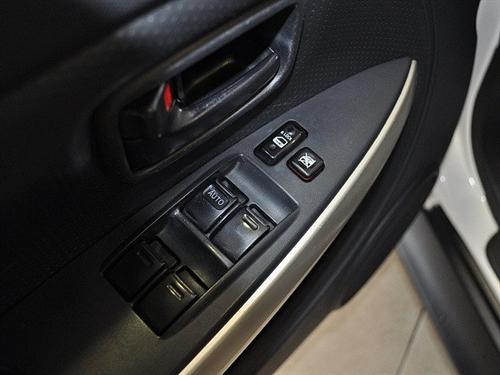 Scion xA 2005 photo 3