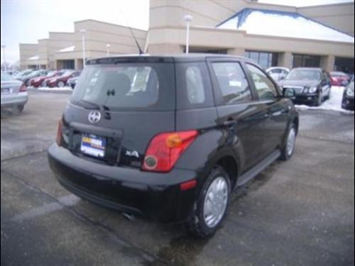 Scion xA 2005 photo 2