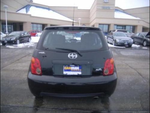 Scion xA 2005 photo 3