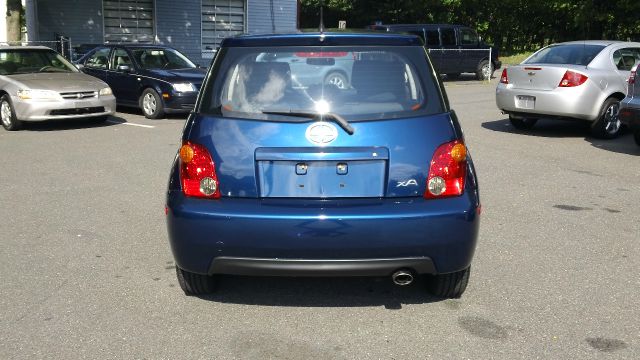 Scion xA 2005 photo 1
