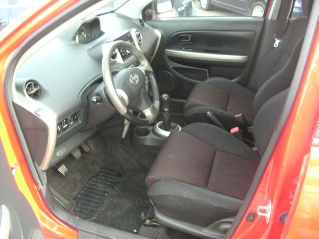 Scion xA 2005 photo 1