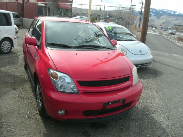 Scion xA 2005 photo 4